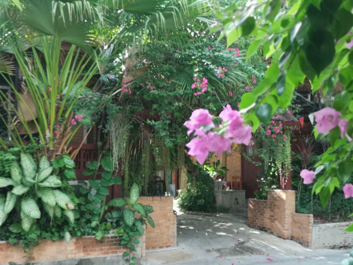 Boutique House Nipha Lägenhet Chiang Mai Exteriör bild